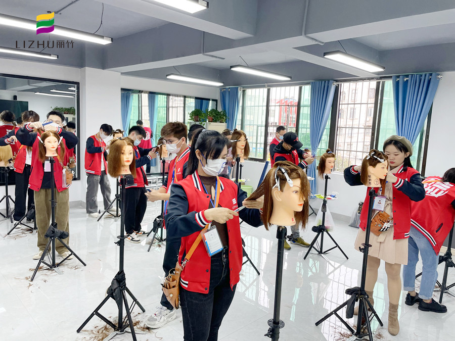 南寧學(xué)美發(fā)剪發(fā)：不同長(zhǎng)度碎發(fā)怎么剪？