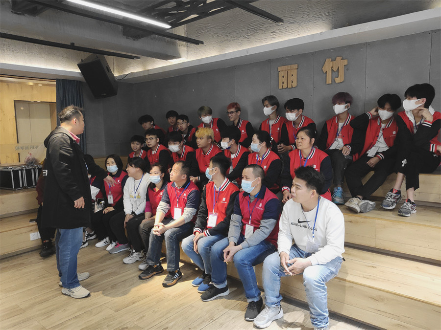 廣西美發(fā)專業(yè)學(xué)校舉行就業(yè)指導(dǎo)會