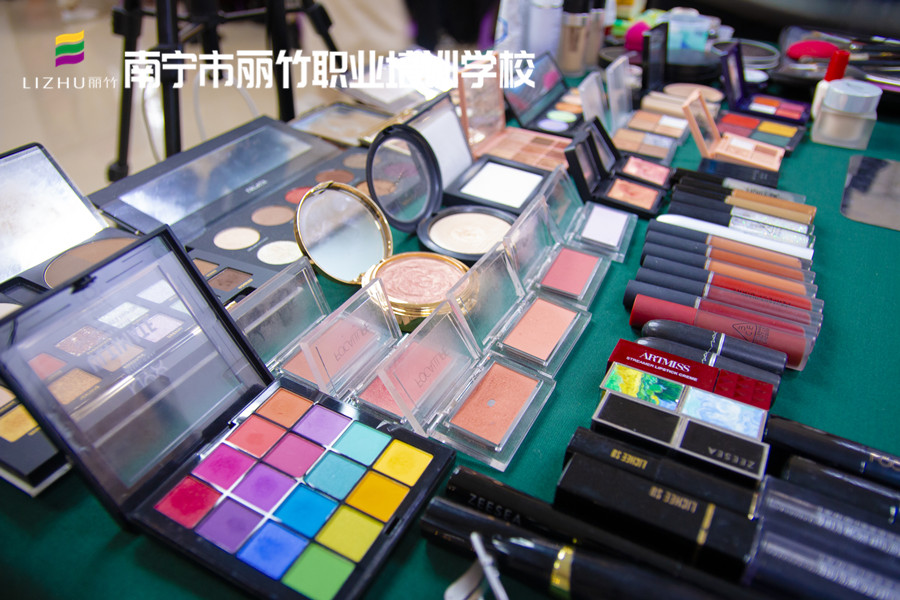 眼影的色調(diào)認識，廣西彩妝化妝基礎(chǔ)班課件內(nèi)容