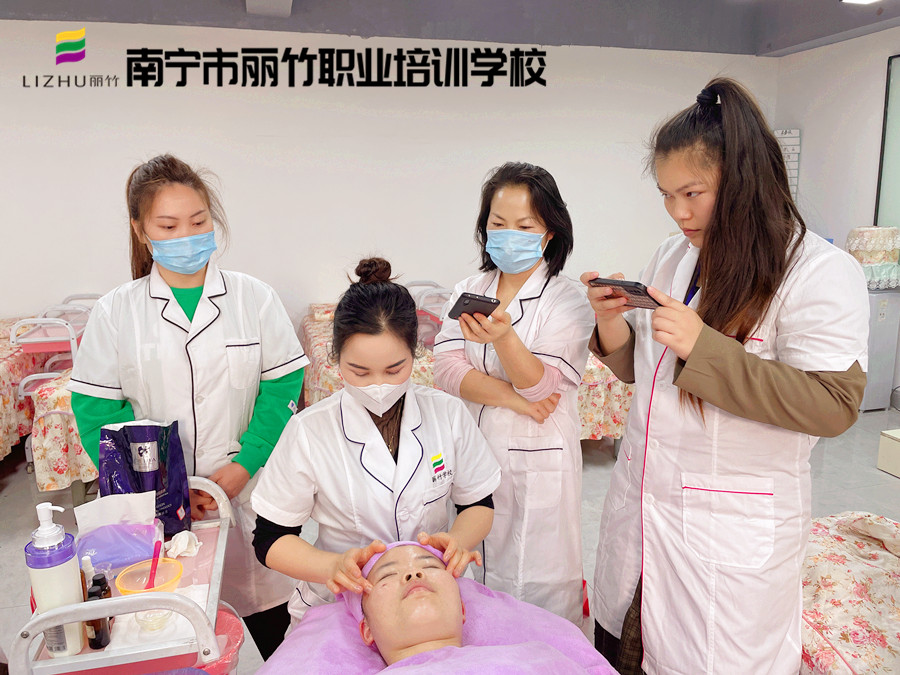 點按太陽（xue）的注意事項，南寧按摩學校培訓內(nèi)容