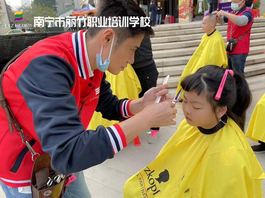 發(fā)分叉怎么保養(yǎng)？南寧美發(fā)養(yǎng)發(fā)護(hù)理頭發(fā)教程