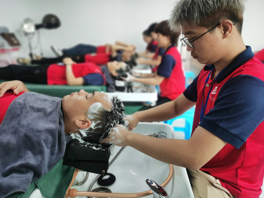 頭發(fā)如何保養(yǎng)？南寧美發(fā)護(hù)理培訓(xùn)課程