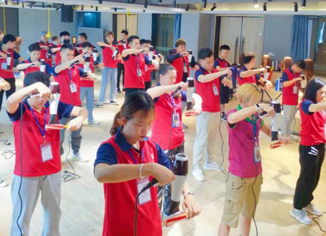 美發(fā)養(yǎng)發(fā)護(hù)理：如何使用吹風(fēng)筒吹頭發(fā)？