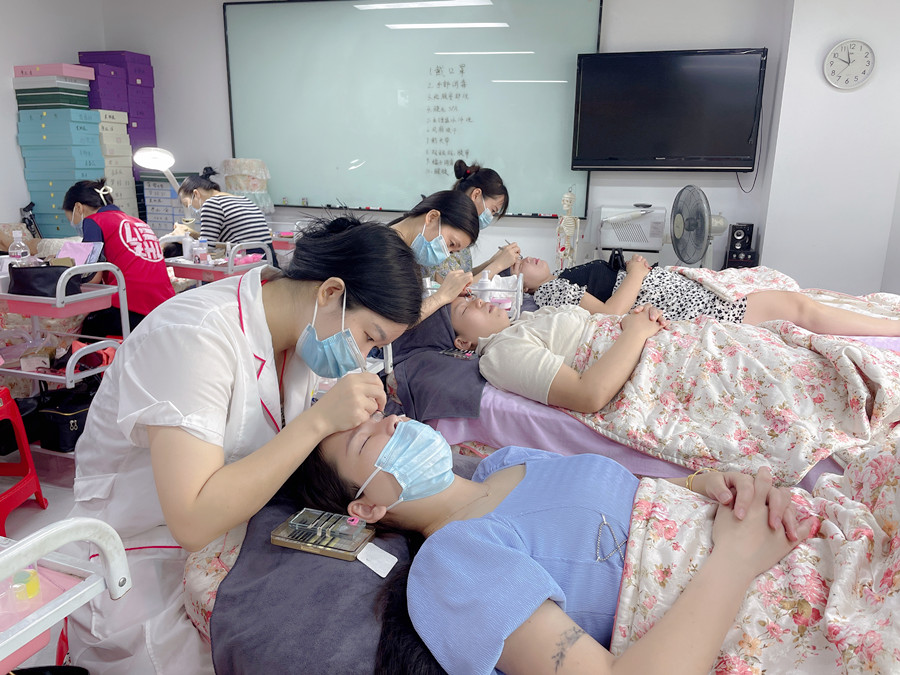 決定美睫密度與長(zhǎng)度的標(biāo)準(zhǔn)，南寧美甲美睫分享