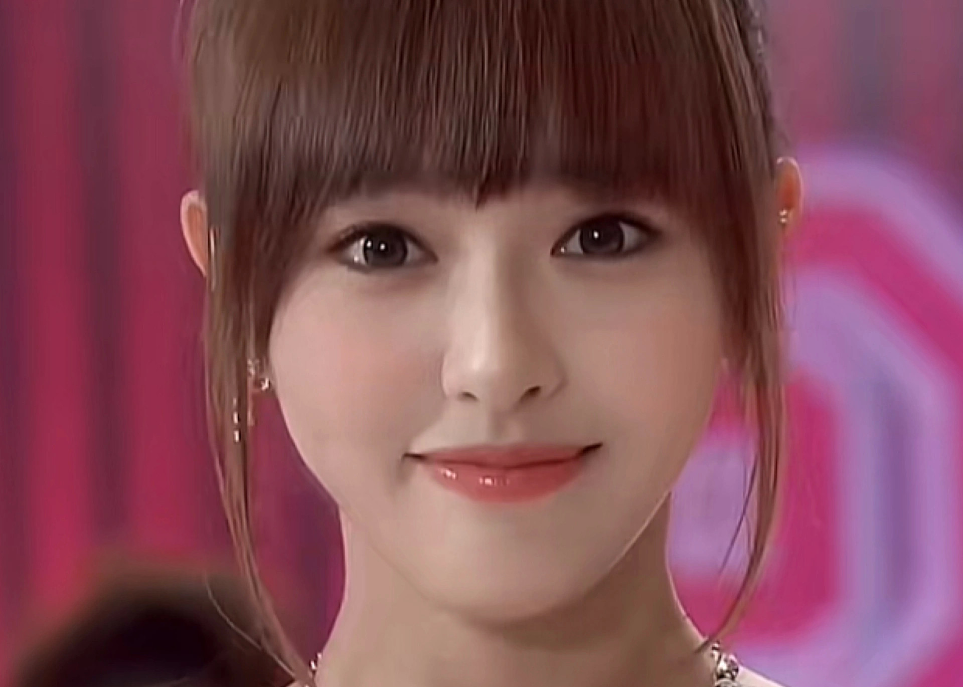 廣西化妝師基礎(chǔ)課程：腫眼泡眼妝新手畫法