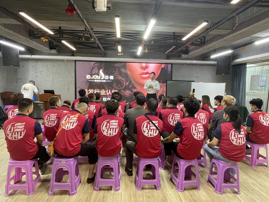 廣西學美發(fā)哪里推薦工作？廣西美發(fā)行業(yè)前景