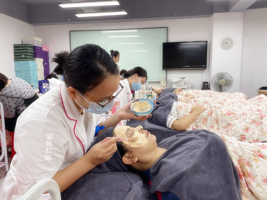 紋眉后可以敷面膜嗎？廣西紋繡師解釋給你聽