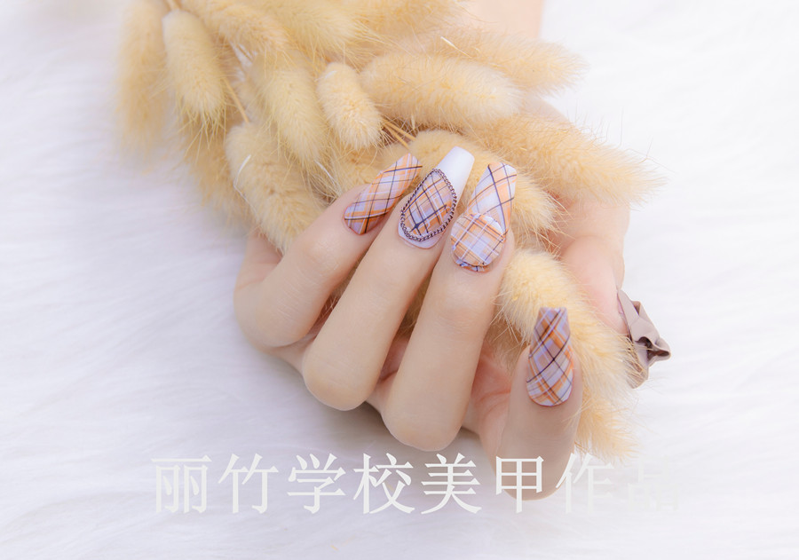 適合新手的美甲款式，廣西美甲款式進修培訓分享