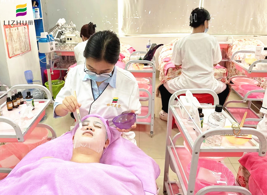 紋眉恢復(fù)期敷面膜的危害，南寧紋眉專業(yè)培訓(xùn)