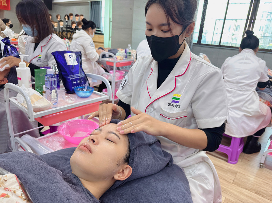 油皮肌膚控油技巧，廣西皮膚管理培訓學校分享