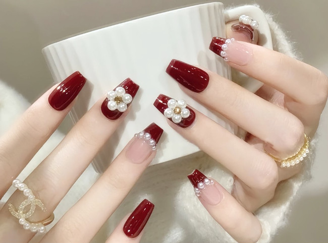 紅色新年美甲，美甲圖片2024新款式