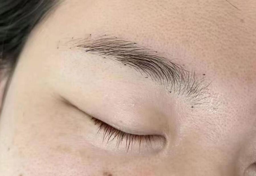 紋眉操作過程技巧，南寧紋繡學(xué)校排名總結(jié)分享