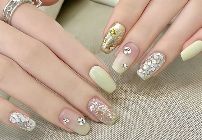 春季彩色美甲，廣西美甲店學徒推薦款