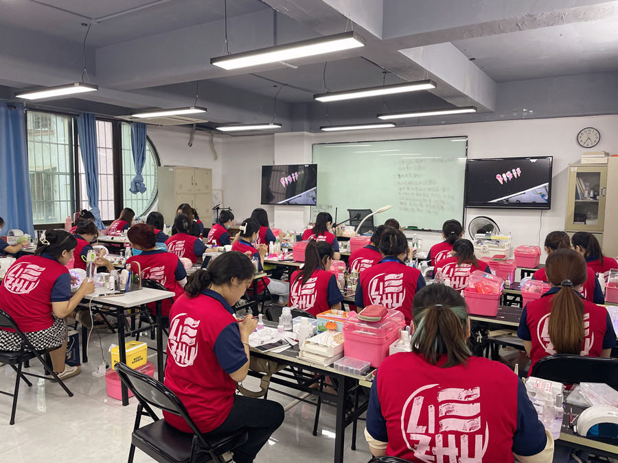 美甲做完為什么不亮？廣西美甲創(chuàng)業(yè)培訓