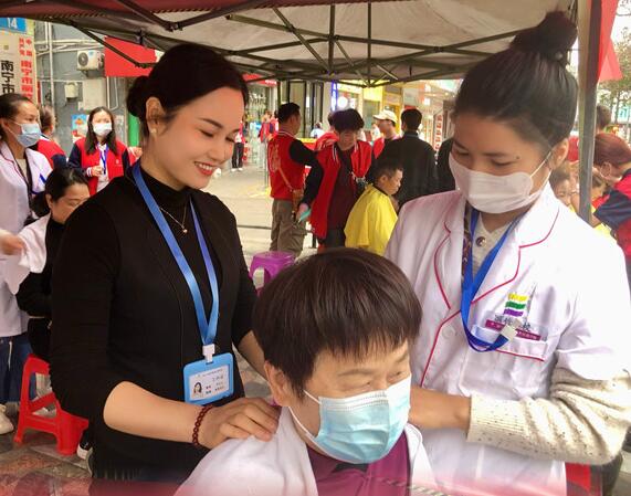 南寧美容公益活動(dòng)，現(xiàn)場(chǎng)人氣火爆