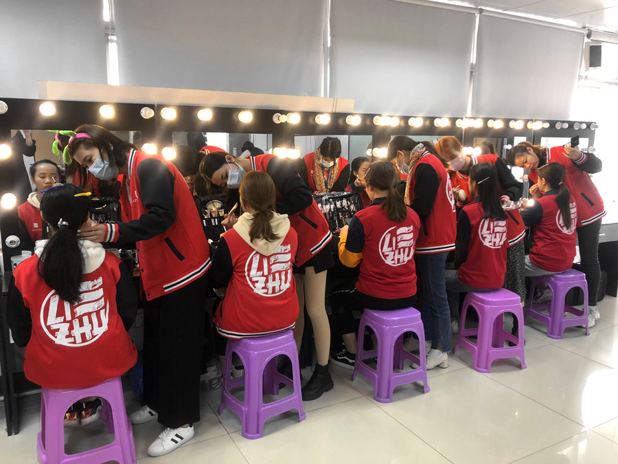 夏日腮紅教程，廣西化妝基礎(chǔ)手法演示