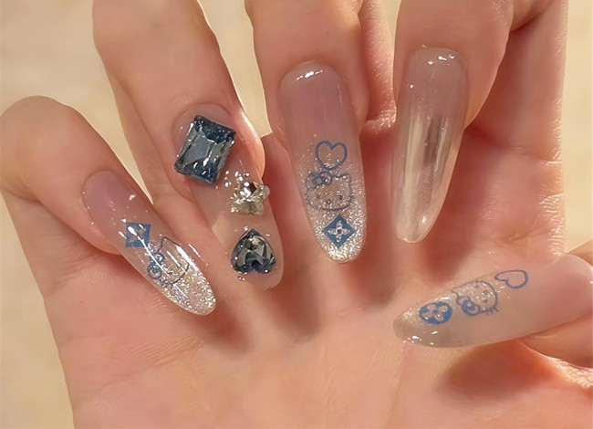 顯白藍(lán)色美甲，廣西美甲暑期速成班收集分享