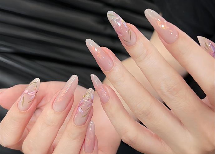 情人節(jié)美甲，美甲進(jìn)修在南寧