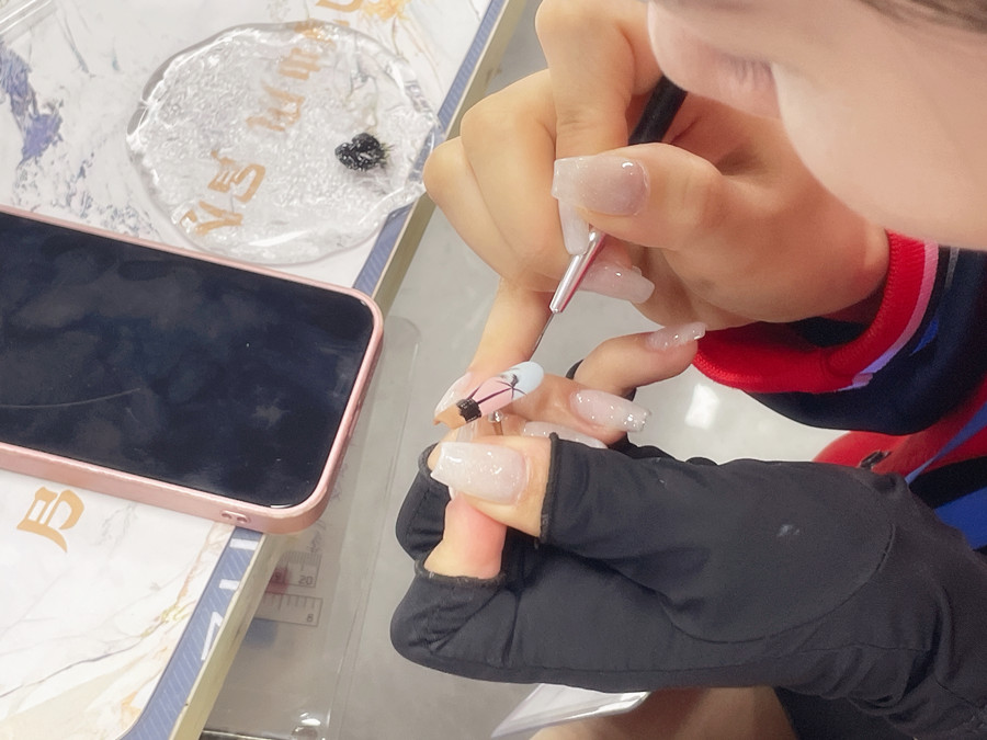 甲片的材質(zhì)和使用時間限制？南寧美甲進(jìn)修深造培訓(xùn)