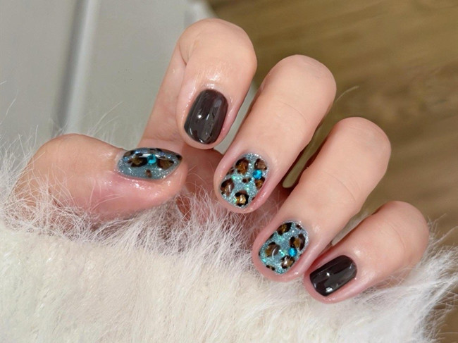 秋季豹紋美甲，南寧美甲培訓(xùn)中心分享