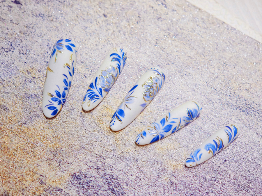 青花瓷美甲，美甲款式小紅書