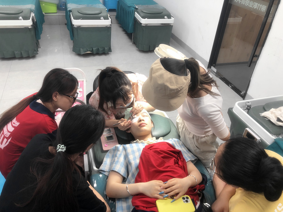 讓美睫保持時間長的技巧，學美睫從零開始