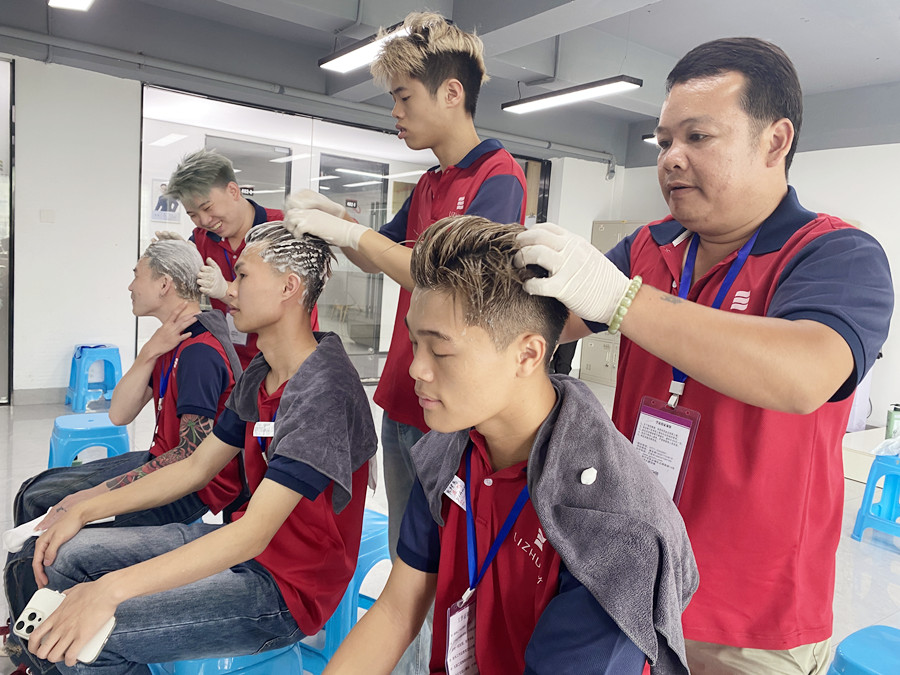 南寧洗頭培訓(xùn)：中式洗頭如何快速氣泡？