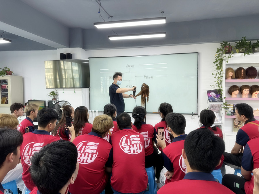 如何正確吹發(fā)護發(fā)，南寧美發(fā)養(yǎng)發(fā)技巧