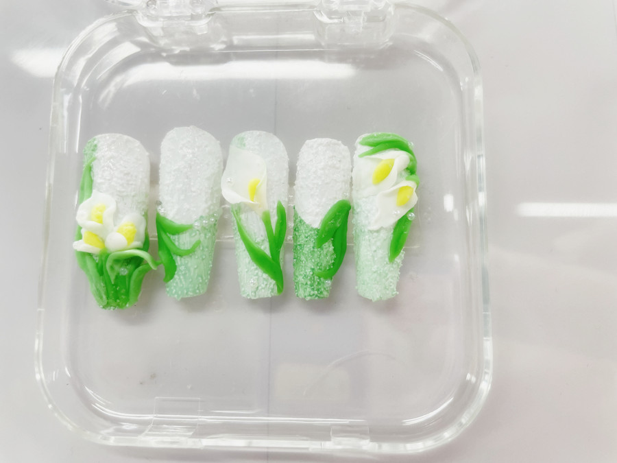 石膏微雕郁金香美甲，0基礎(chǔ)學(xué)美甲作品