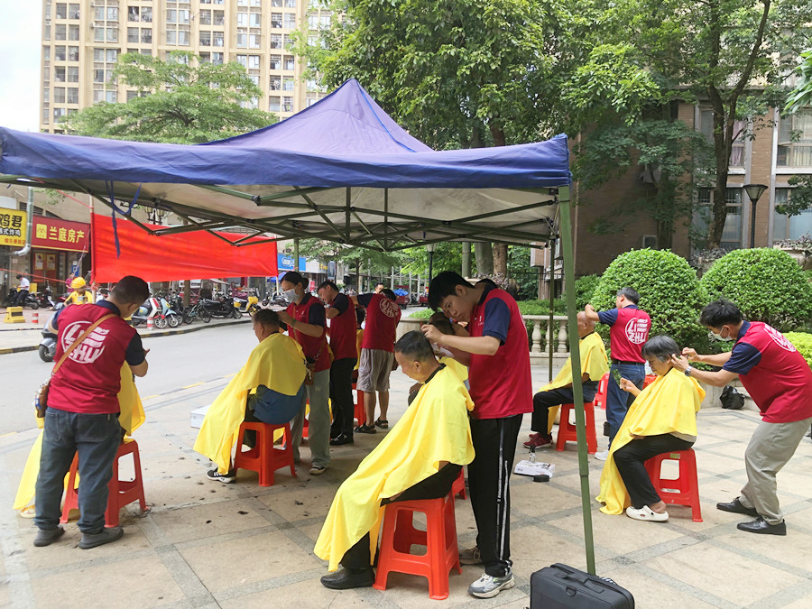 麗竹學(xué)校免費理發(fā)服務(wù)送到家，居民連聲感謝