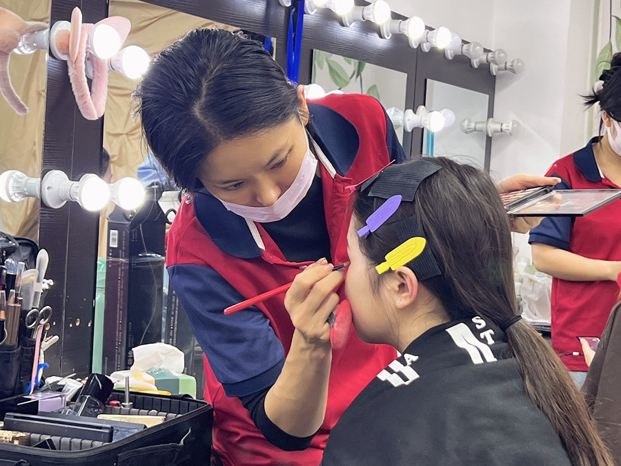 廣西彩妝實(shí)操，記錄同學(xué)們的每次努力