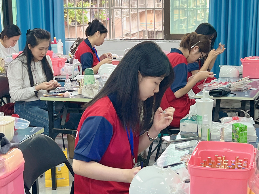 廣西美甲學(xué)習(xí)日常，到處都是歡聲笑語(yǔ)