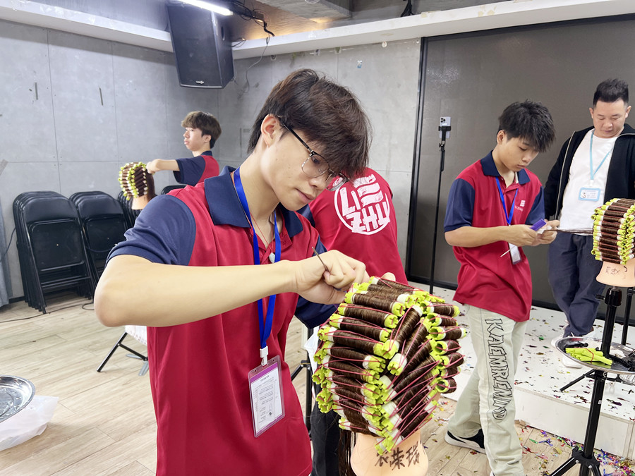 美發(fā)新手如何學(xué)上杠？南寧卷發(fā)培訓(xùn)