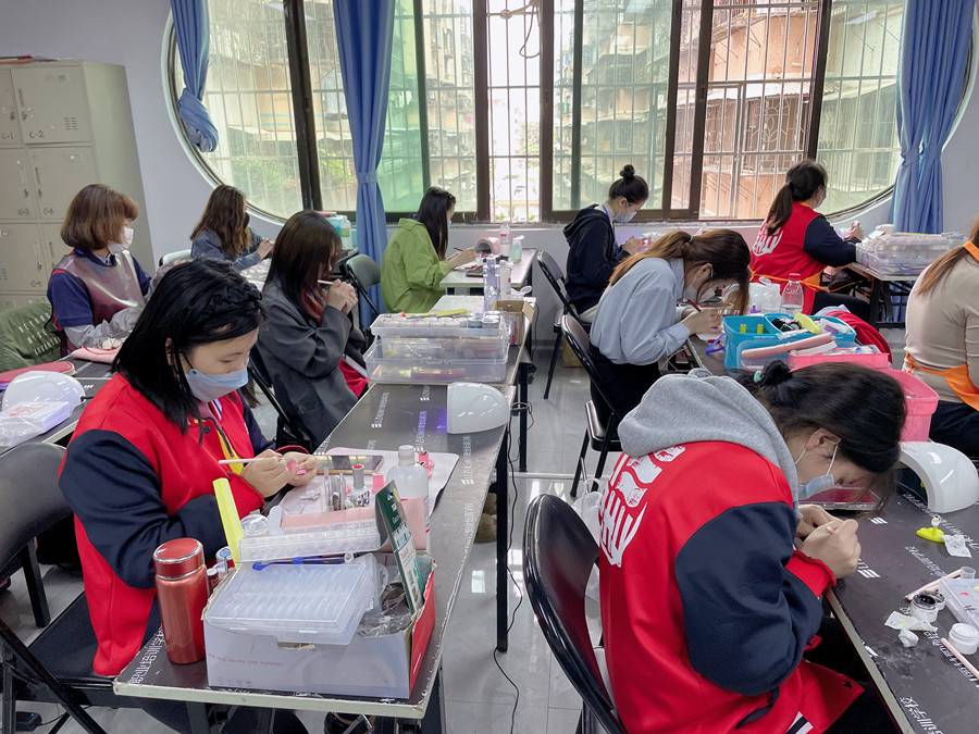 廣西美甲課堂練習：學美甲從零開始