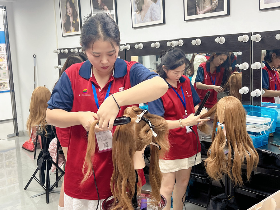 卷發(fā)護理技巧，廣西燙染技術(shù)學(xué)校課程