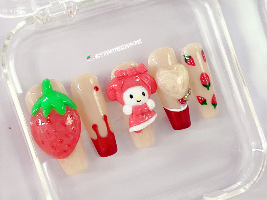 雕花卡通美甲，南寧美甲進修培訓作品