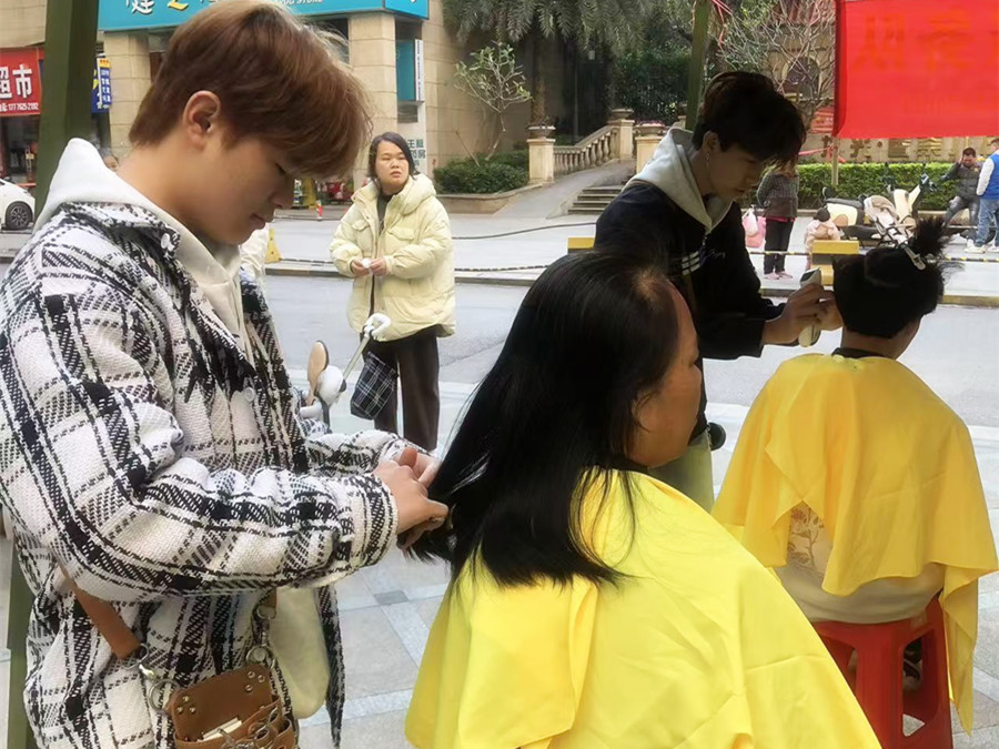 新手剪女士中長發(fā)核心技巧，南寧美發(fā)造型學(xué)校分享